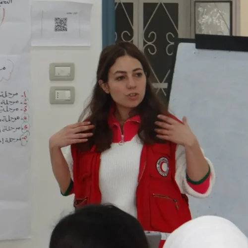 توعية بالتصرف اثناء الزلزال - مؤسسة العزم للريادة والتنمية بالاشتراك مع الهلال الأحمر العربي السوري في حمص