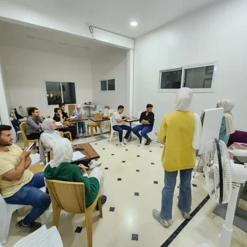 جلسة توعية بسرطان الثدي في مؤسسة العزم للريادة والتنمية في حمص